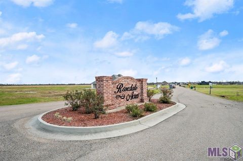 Photo of 555 Harvest Ln, Port Allen, LA 70767 (MLS # BR2026003067)