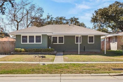 Photo of 1212 Airline Park Boulevard Blvd, Metairie, LA 70003 (MLS # NO2541194)