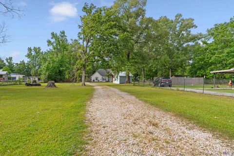 Photo of 13698 Hammack Rd Rd, Denham Springs, LA 70726 (MLS # BR2026007983)