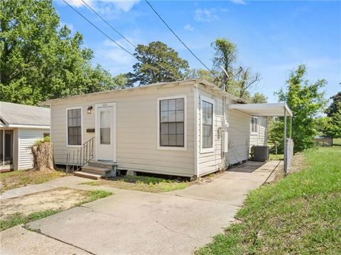 Photo of 804 Melrose Street St, Pineville, LA 71360 (MLS # CN2552855)