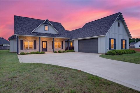 Photo of 127 Sitka Loop LOOP, Bossier City, LA 71037 (MLS # CN2557960)