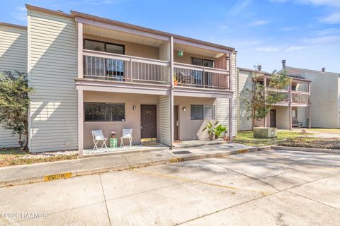 Photo of 110 W Bayou Parkway #Apt 402, Lafayette, LA 70503 (MLS # 2600001428)