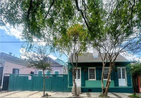 Photo of 922-B Kerlerec Street St #B, New Orleans, LA 70116 (MLS # NO2547703)