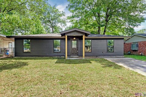 Photo of 7224 Poinsetta Drive Dr, Baton Rouge, LA 70812 (MLS # BR2026006026)