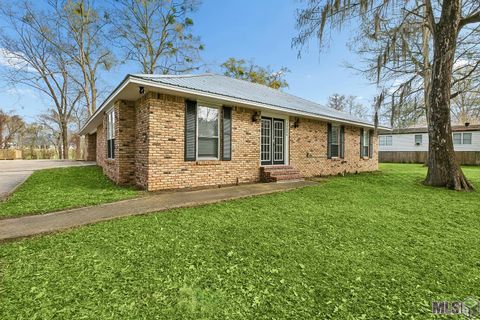 Photo of 39006 Camp Dr Dr, Prairieville, LA 70769 (MLS # BR2026004490)