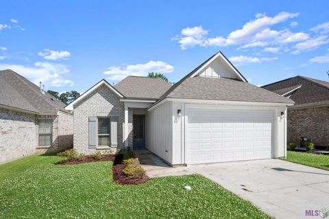 Photo of 15627 Fields Creek Ave Ave, Baton Rouge, LA 70816 (MLS # BR2026004625)