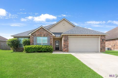 Photo of 10612 Braves Ave Ave, Denham Springs, LA 70726 (MLS # BR2026007264)