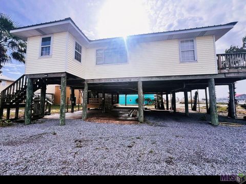 Photo of 114-B West Central Avenue Ave, Grand Isle, LA 70358 (MLS # BY2026009467)