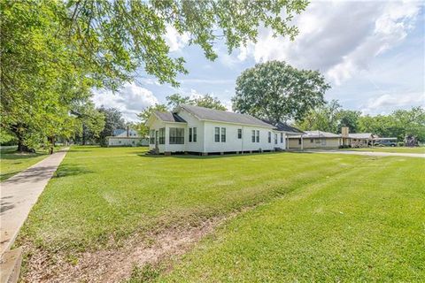 Photo of 203 Wadsworth Avenue, Cheneyville, LA 71325 (MLS # CN2554878)