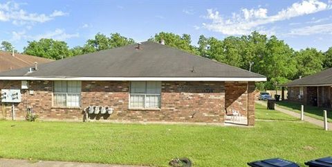 Photo of 10940 Roger Drive Dr #B, New Orleans, LA 70127 (MLS # NO2552988)