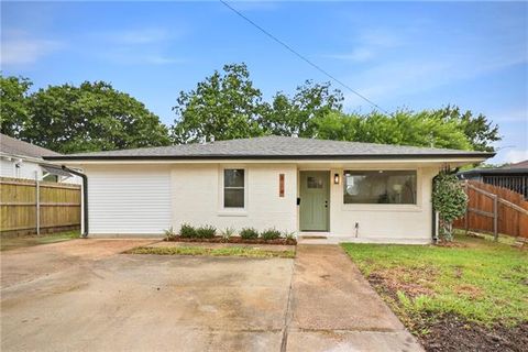 Photo of 814 Waltham Street St, Metairie, LA 70001 (MLS # NO2569274)