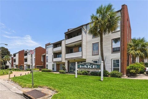 Photo of 1161 Lake Avenue Ave #206, Metairie, LA 70005 (MLS # NO2572877)