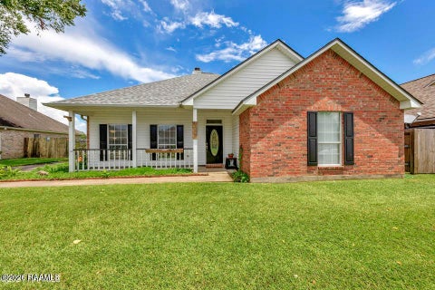 Photo of 112 Pinnacle Drive, Youngsville, LA 70592 (MLS # 2600008109)
