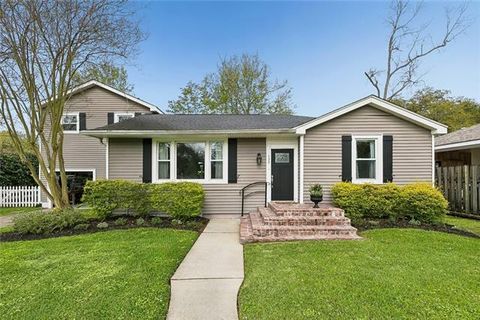 Photo of 132 Drolla Park Park, River Ridge, LA 70123 (MLS # NO2548085)