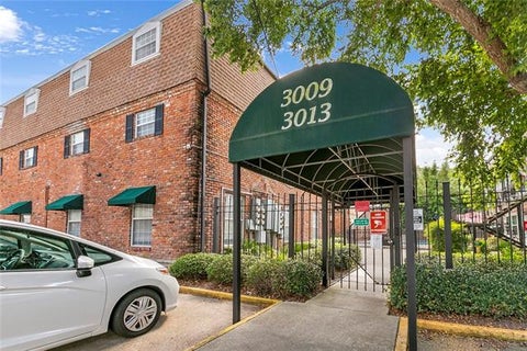 Photo of 3013 Ridgelake Drive Dr #208, Metairie, LA 70002 (MLS # NO2568397)