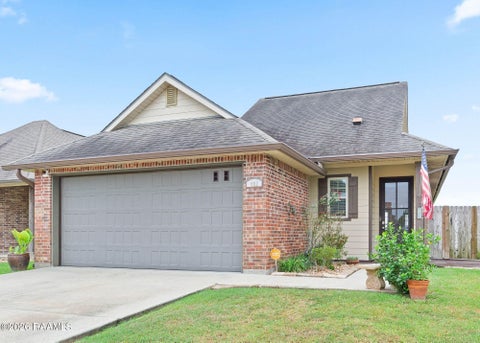 Photo of 402 Highland View Drive, Youngsville, LA 70592 (MLS # 2600009509)