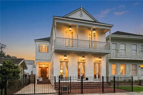 Photo of 5250 Camp Street St, New Orleans, LA 70115 (MLS # NO2550852)