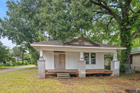Photo of 2805 Jackson Ave Ave, Baton Rouge, LA 70802 (MLS # BR2026012285)
