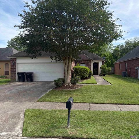 Photo of 3111 Nicholson Lake Dr Dr, Baton Rouge, LA 70810 (MLS # BR2026006300)