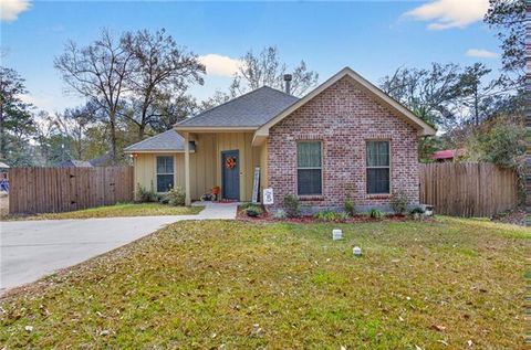 Photo of 27452 John Lane Ln, Lacombe, LA 70445 (MLS # NO2546262)
