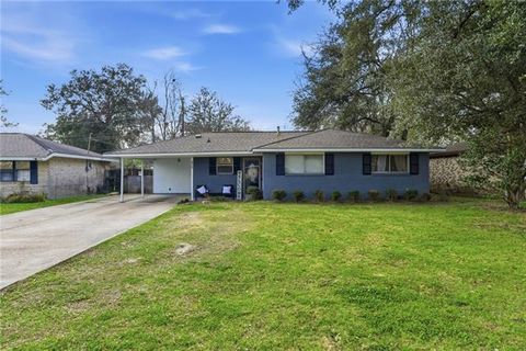 Photo of 472 Foutainbleau Drive, Baton Rouge, LA 70819 (MLS # NO2545268)