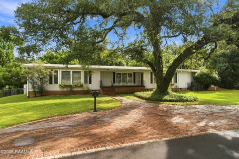 Photo of 201 Edgewood Drive, Lafayette, LA 70503 (MLS # 2600008092)