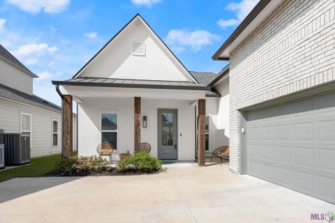 Photo of 3143 Canewood Ln Ln, Baton Rouge, LA 70810 (MLS # BR2026008532)