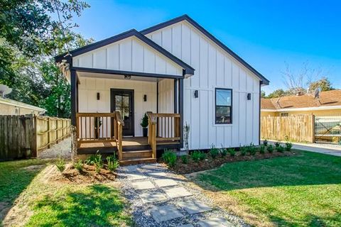 Photo of 7818 Marquis Street St, New Orleans, LA 70128 (MLS # NO2547517)