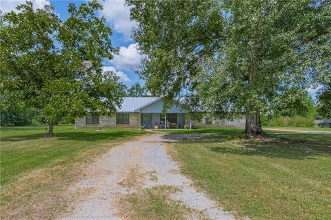 Photo of 39463 Lees Landing Road RD, Ponchatoula, LA 70454 (MLS # NO2569112)