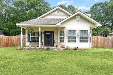 Photo of 71061 Lake Placid Drive Dr, Covington, LA 70433 (MLS # NO2556073)