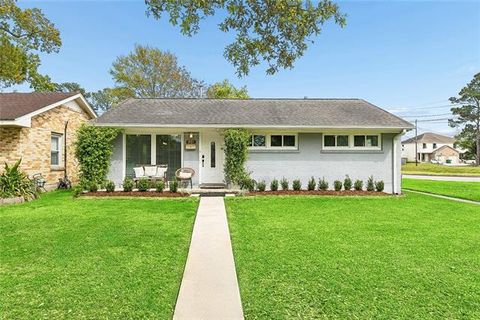 Photo of 901 Waltham Street St, Metairie, LA 70001 (MLS # NO2550285)