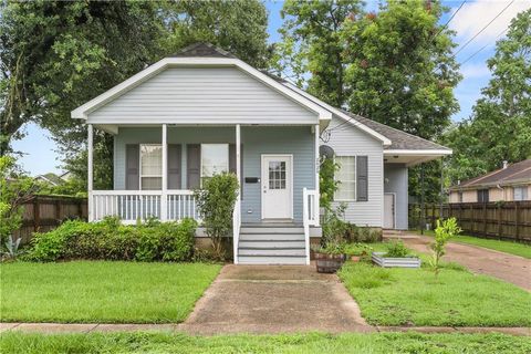 Photo of 2424 Lavender Street St, New Orleans, LA 70122 (MLS # NO2534083)