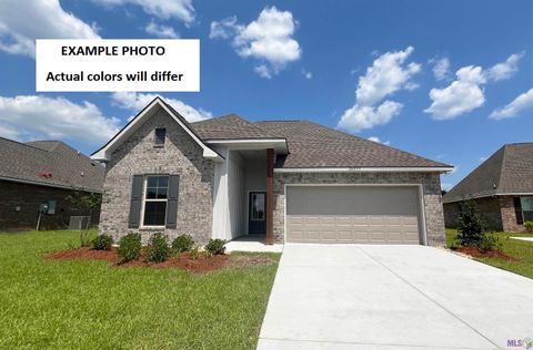 Photo of 11333 Densmore Dr, Denham Springs, LA 70726 (MLS # BR2026007418)