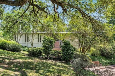 Photo of 2617 Confederate Avenue Ave, Vicksburg, MS 39180 (MLS # NO2556051)