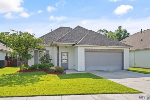 Photo of 14518 Sterling Oaks Dr Dr, Gonzales, LA 70737 (MLS # BR2026009292)