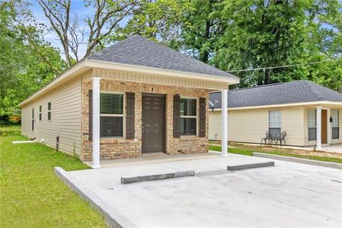 Photo of 105 E Stovall Street St, Hammond, LA 70403 (MLS # NO2557925)