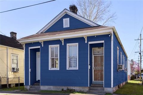 Photo of 7636 Zimpel Street St, New Orleans, LA 70118 (MLS # NO2556236)