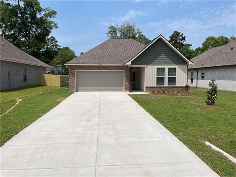 Photo of 19690 Calden Court Ct, Covington, LA 70433 (MLS # NO2555359)