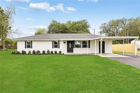 Photo of 210 Mark Drive Dr, Des Allemands, LA 70030 (MLS # NO2551428)