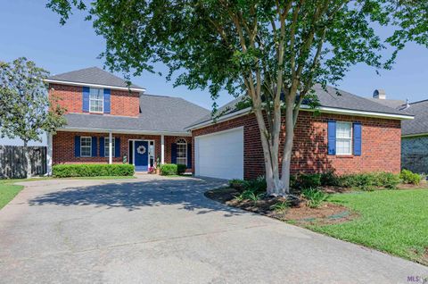 Photo of 18424 Lakehaven Ct Ct, Baton Rouge, LA 70817 (MLS # BR2026009040)