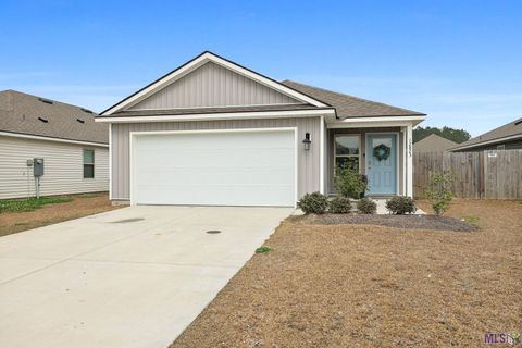 Photo of 12823 Catalpa Ave Ave, Denham Springs, LA 70726 (MLS # BR2026002944)