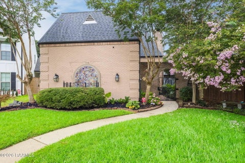 Photo of 10 Heatherstone Drive, Lafayette, LA 70508 (MLS # 2600005654)