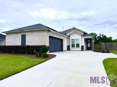 Photo of 18946 Pharlap Way Way, Zachary, LA 70791 (MLS # BR2026013268)