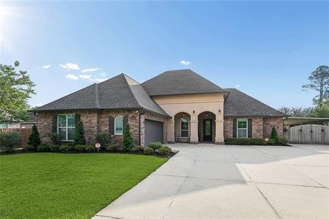Photo of 1464 Dominic Drive Dr, Covington, LA 70435 (MLS # NO2554881)