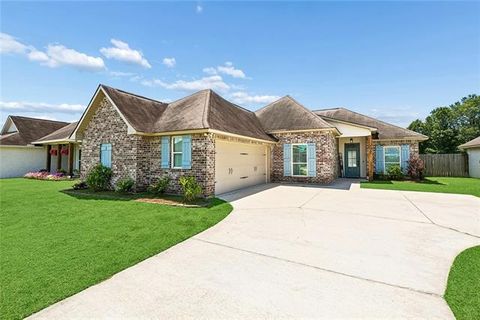 Photo of 31357 Sweetwater Ridge Drive DR, Walker, LA 70785 (MLS # NO2558958)