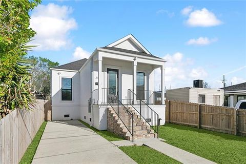 Photo of 3120 Live Oak Street St, New Orleans, LA 70118 (MLS # NO2548130)