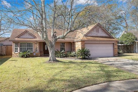 Photo of 1402 Shakespeare Court Ct, Slidell, LA 70461 (MLS # NO2555806)