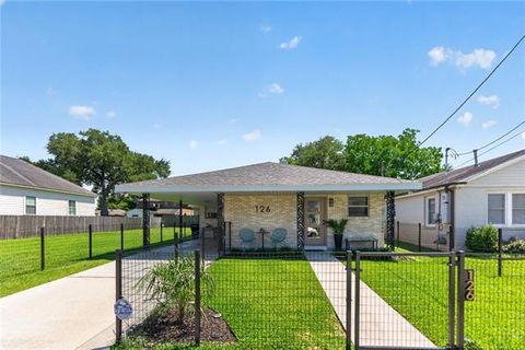 Photo of 126 Spencer Avenue Ave, New Orleans, LA 70124 (MLS # NO2557899)