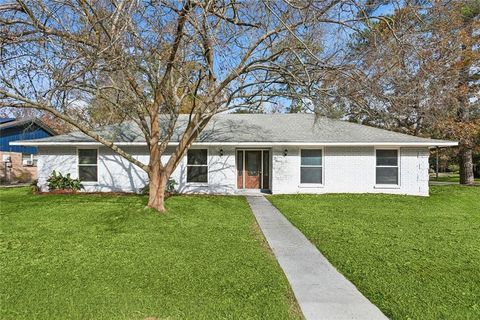 Photo of 516 Poplar Drive Dr, Slidell, LA 70458 (MLS # NO2535215)