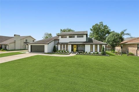 Photo of 1800 Lake Salvador Drive Dr, Harvey, LA 70058 (MLS # NO2568294)